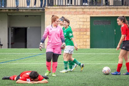 El San José femenino golea en su último partido. MARIO TEJEDOR