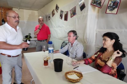 Concurso de vinos artesanales en Villálvaro.-A. HERNANDO