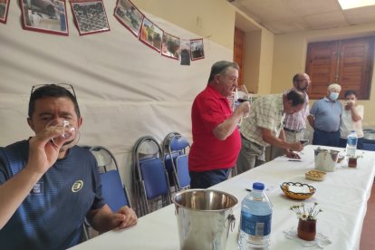 Concurso de vinos artesanales en Villálvaro.-A. HERNANDO