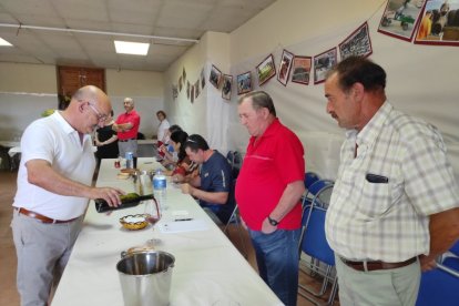 Concurso de vinos artesanales en Villálvaro.-A. HERNANDO