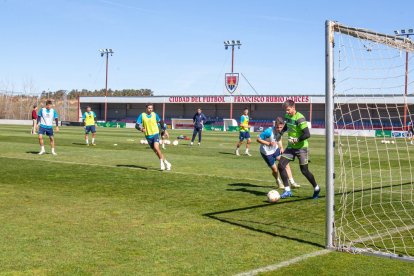 Entrenamiento del CD Numancia en la Ciudad Deportiva. MARIO TEJEDOR (1)