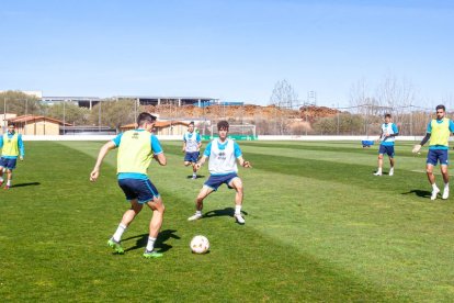 Entrenamiento del CD Numancia en la Ciudad Deportiva. MARIO TEJEDOR (2)