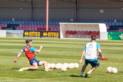 Entrenamiento del CD Numancia en la Ciudad Deportiva. MARIO TEJEDOR (8)