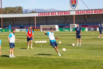 Entrenamiento del CD Numancia en la Ciudad Deportiva. MARIO TEJEDOR (15)