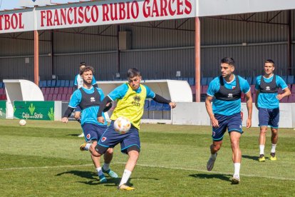 Entrenamiento del CD Numancia en la Ciudad Deportiva. MARIO TEJEDOR (18)