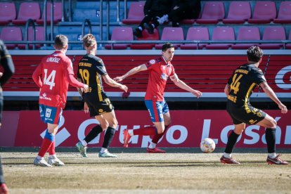 El Numancia no pasó del empate ante el Atlético Baleares. G.M.