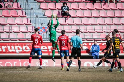 El Numancia no pasó del empate ante el Atlético Baleares. G.M.