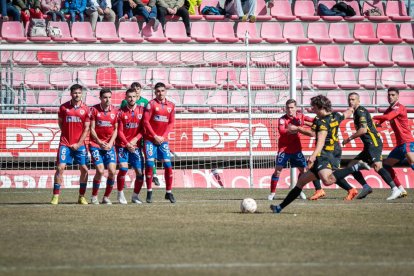 El Numancia no pasó del empate ante el Atlético Baleares. G.M.