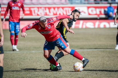 El Numancia no pasó del empate ante el Atlético Baleares. G.M.