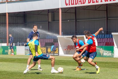 Entrenamiento del CD Numancia en la Ciudad Deportiva. MARIO TEJEDOR (33)