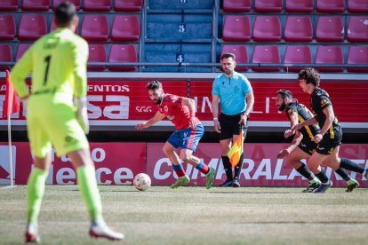 El Numancia no pasó del empate ante el Atlético Baleares. G.M.