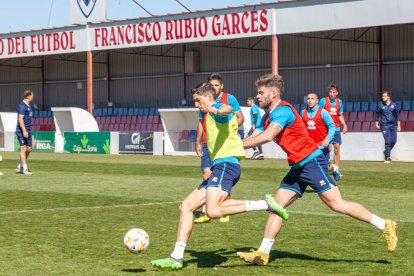 Entrenamiento del CD Numancia en la Ciudad Deportiva. MARIO TEJEDOR (35)