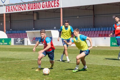 Entrenamiento del CD Numancia en la Ciudad Deportiva. MARIO TEJEDOR (40)