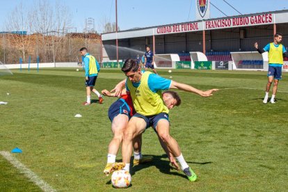Entrenamiento del CD Numancia en la Ciudad Deportiva. MARIO TEJEDOR (42)