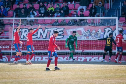 El Numancia no pasó del empate ante el Atlético Baleares. G.M.