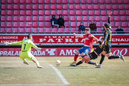 El Numancia no pasó del empate ante el Atlético Baleares. G.M.