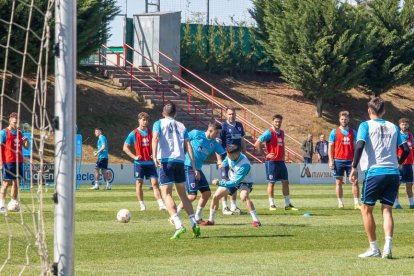 Entrenamiento del CD Numancia en la Ciudad Deportiva. MARIO TEJEDOR (48)