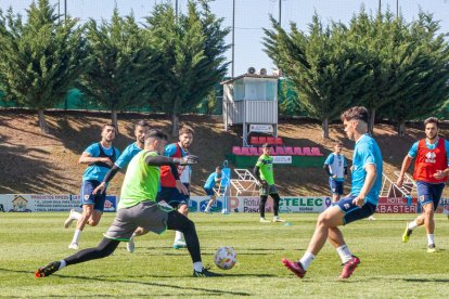 Entrenamiento del CD Numancia en la Ciudad Deportiva. MARIO TEJEDOR (56)