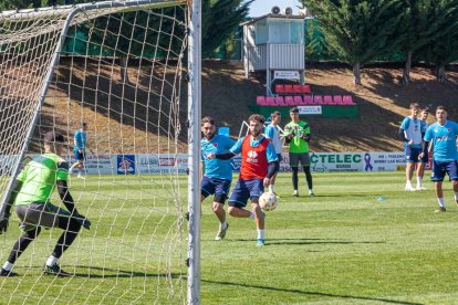 Entrenamiento del CD Numancia en la Ciudad Deportiva. MARIO TEJEDOR (58)