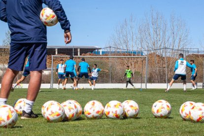Entrenamiento del CD Numancia en la Ciudad Deportiva. MARIO TEJEDOR (75)