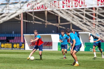 Entrenamiento del CD Numancia en la Ciudad Deportiva. MARIO TEJEDOR (83)