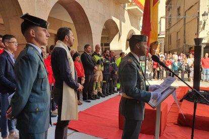 San Esteban celebra con su Guardia Civil el día del Pilar. ANA HERNANDO