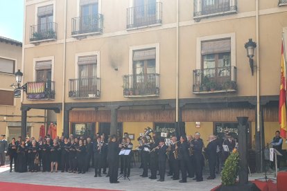 San Esteban celebra con su Guardia Civil el día del Pilar. ANA HERNANDO