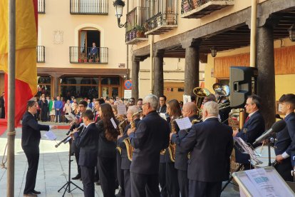 San Esteban celebra con su Guardia Civil el día del Pilar. ANA HERNANDO