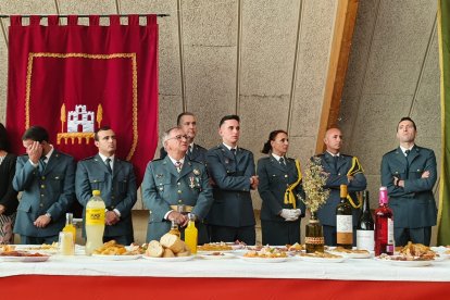 San Esteban celebra con su Guardia Civil el día del Pilar. ANA HERNANDO