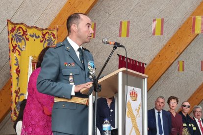 San Esteban celebra con su Guardia Civil el día del Pilar. ANA HERNANDO