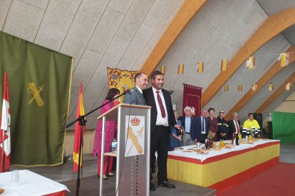 San Esteban celebra con su Guardia Civil el día del Pilar. ANA HERNANDO