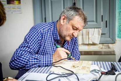 Taller de grabado de botas en la Asociación de Jurados de Cuadrilla. MARIO TEJEDOR (9)