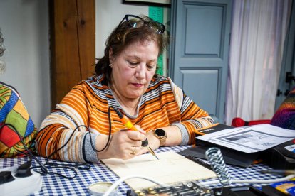 Taller de grabado de botas en la Asociación de Jurados de Cuadrilla. MARIO TEJEDOR (15)