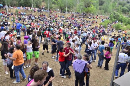 Bailes en la pradera de San Polo tras la merienda.