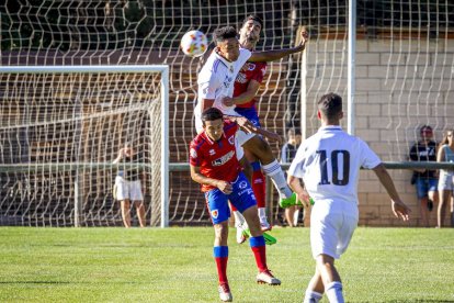 CD Numancia vs Real Madrid Castilla - MARIO TEJEDOR (11)