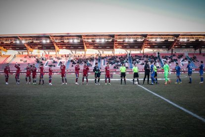 El Numancia vio como el colista asaltaba el campo de Los Pajaritos. G.M.