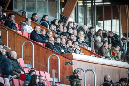 El Numancia vio como el colista asaltaba el campo de Los Pajaritos. G.M.