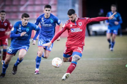 El Numancia vio como el colista asaltaba el campo de Los Pajaritos. G.M.