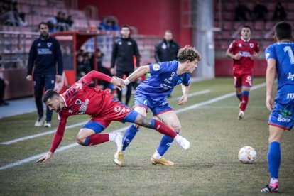 El Numancia vio como el colista asaltaba el campo de Los Pajaritos. G.M.