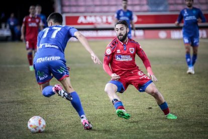 El Numancia vio como el colista asaltaba el campo de Los Pajaritos. G.M.
