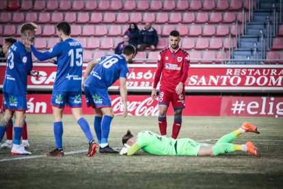 El Numancia vio como el colista asaltaba el campo de Los Pajaritos. G.M.