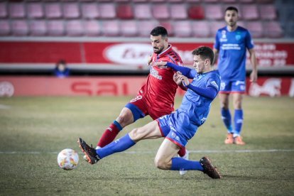El Numancia vio como el colista asaltaba el campo de Los Pajaritos. G.M.