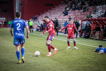 El Numancia vio como el colista asaltaba el campo de Los Pajaritos. G.M.