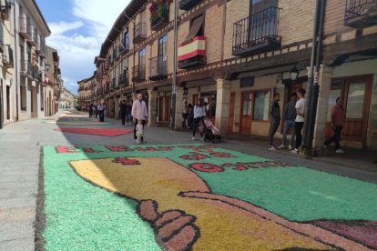 Alfombras florales en El Burgo de Osma en el Corpus 2023.-ANA HERNANDO