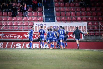 El Numancia vio como el colista asaltaba el campo de Los Pajaritos. G.M.