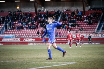 El Numancia vio como el colista asaltaba el campo de Los Pajaritos. G.M.