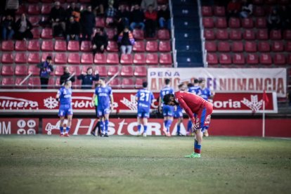 El Numancia vio como el colista asaltaba el campo de Los Pajaritos. G.M.