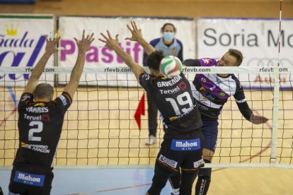 Voley Superliga Masculina: CVD Rio Duero vs CV Teruel
Fotógrafo: Mario Tejedor