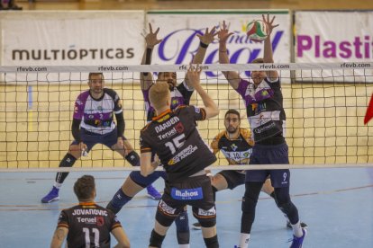Voley Superliga Masculina: CVD Rio Duero vs CV Teruel
Fotógrafo: Mario Tejedor