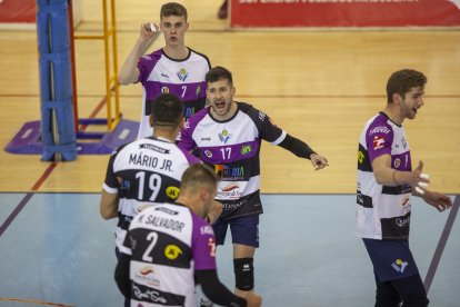Voley Superliga Masculina: CVD Rio Duero vs CV Teruel
Fotógrafo: Mario Tejedor
